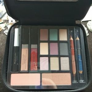 Elizabeth Arden Makeup Lot